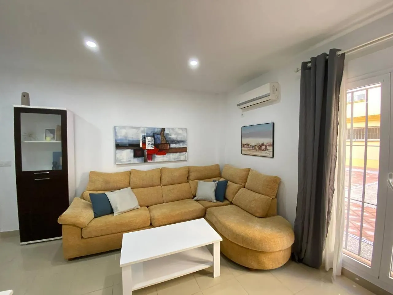 Banda Playa Home, Pleno Centro Sanlúcar de Barrameda 0*,  España